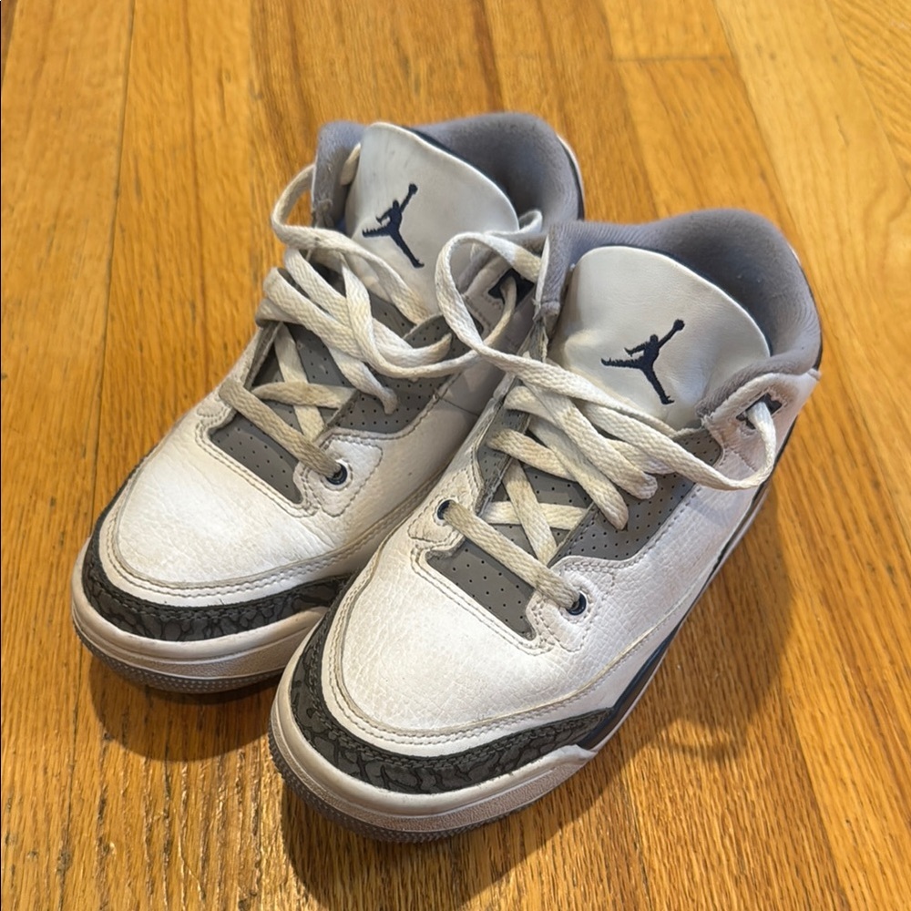 Jordan White, Gray, And Navy Sneakers Classic Mid-Cut Design Size 1Y